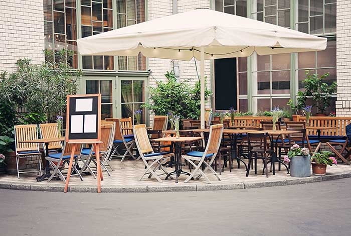 La importancia de elegir correctamente las mesas de exterior para tu bar o restaurante